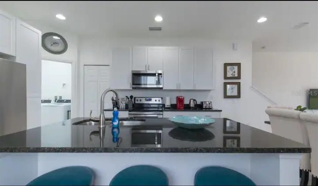En Renta: $2,095 (4 camas, 2 baños, 1948 Pies cuadrados)