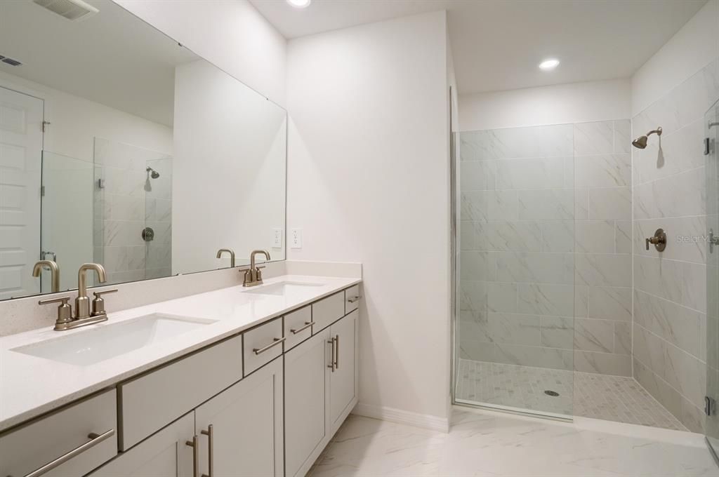 For Sale: $435,000 (4 beds, 3 baths, 2486 Square Feet)