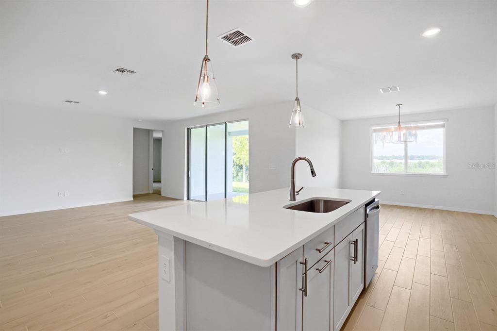 For Sale: $435,000 (4 beds, 3 baths, 2486 Square Feet)