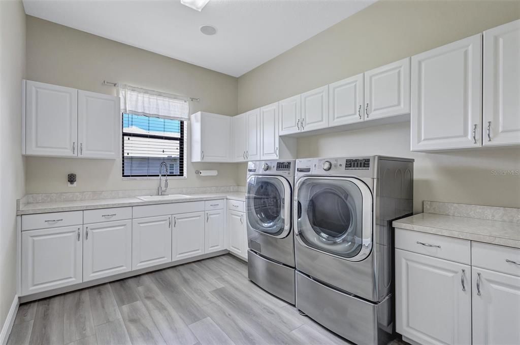 En Venta: $1,250,000 (4 camas, 4 baños, 5380 Pies cuadrados)