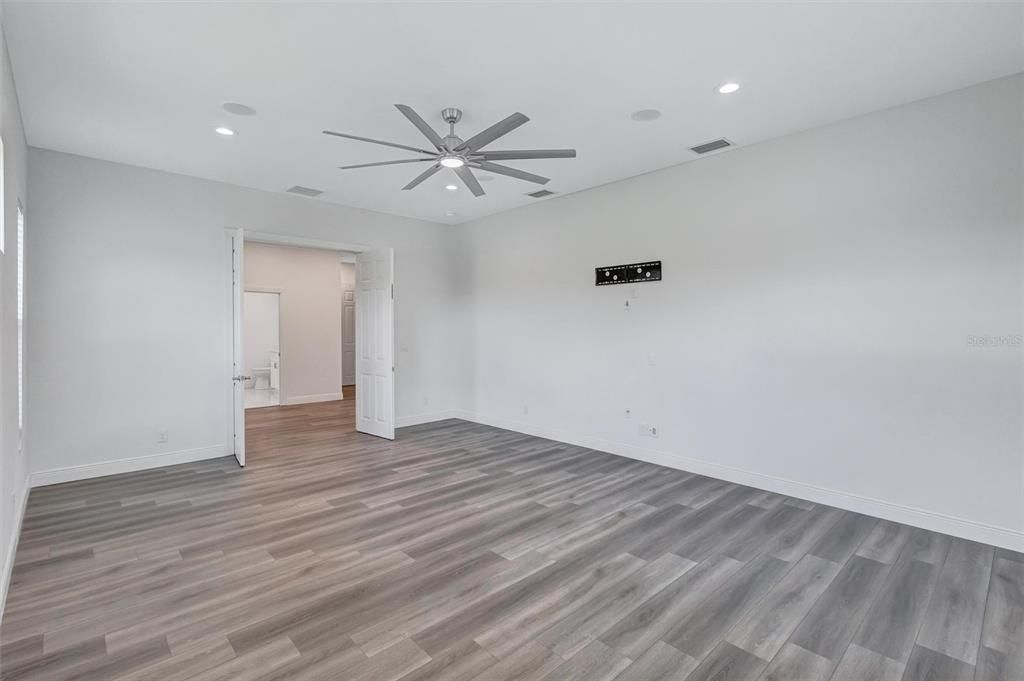 En Venta: $1,250,000 (4 camas, 4 baños, 5380 Pies cuadrados)