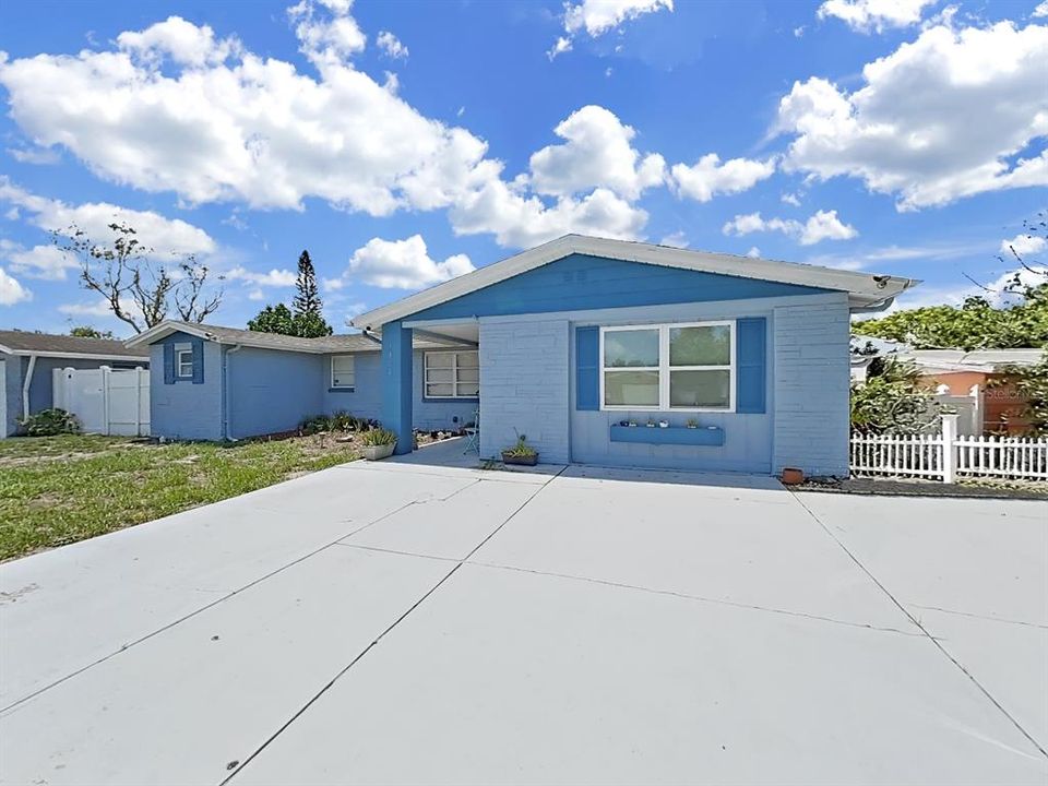 待售: $305,000 (4 贝兹, 3 浴室, 1556 平方英尺)