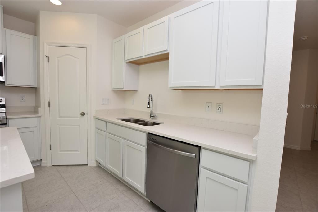 В аренду: $1,860 (3 спален, 2 ванн, 1694 Квадратных фут)