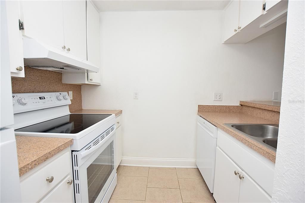 В аренду: $1,160 (2 спален, 1 ванн, 840 Квадратных фут)