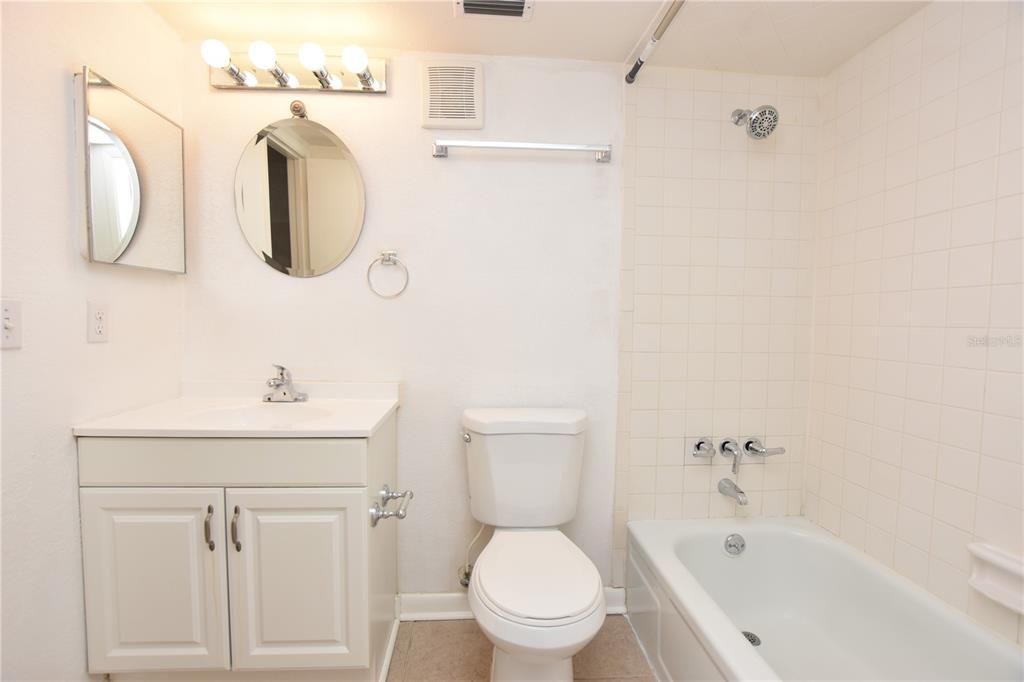В аренду: $1,160 (2 спален, 1 ванн, 840 Квадратных фут)