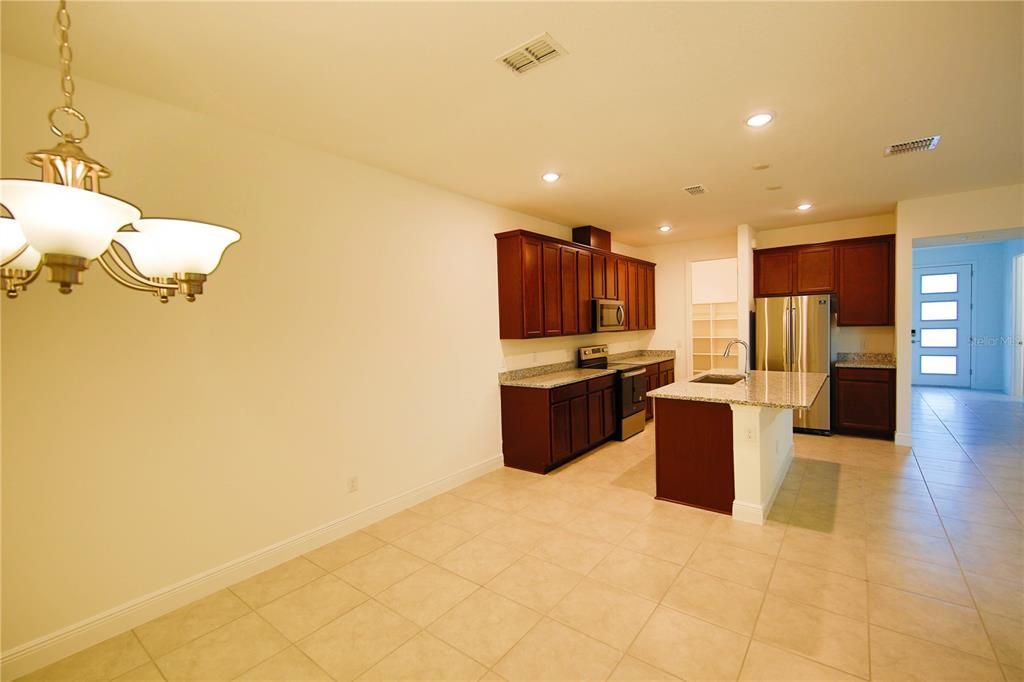 For Rent: $3,150 (4 beds, 2 baths, 1970 Square Feet)