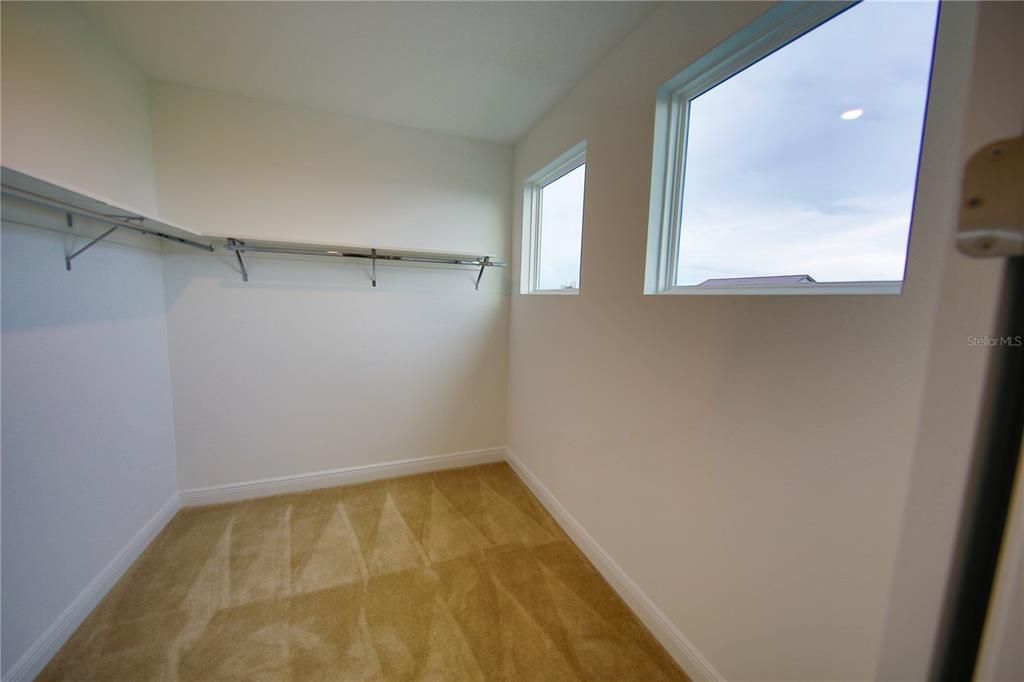 For Rent: $3,150 (4 beds, 2 baths, 1970 Square Feet)