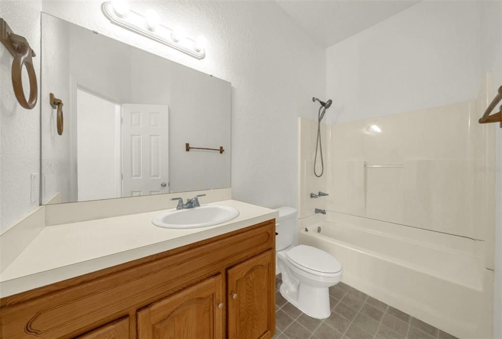 For Sale: $150,000 (2 beds, 2 baths, 1034 Square Feet)