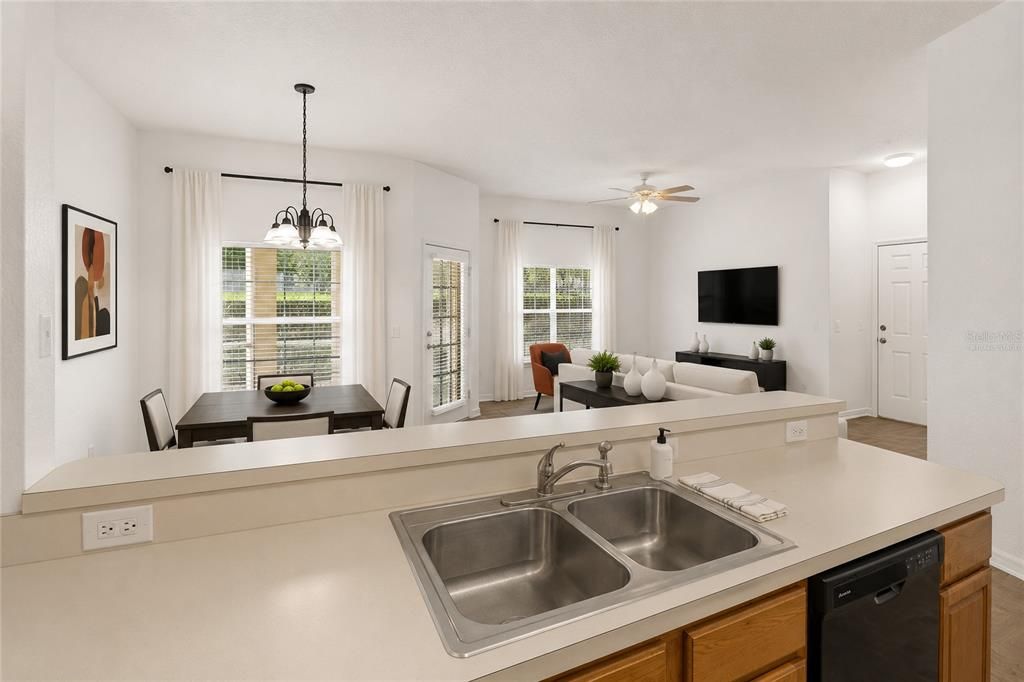 For Sale: $150,000 (2 beds, 2 baths, 1034 Square Feet)