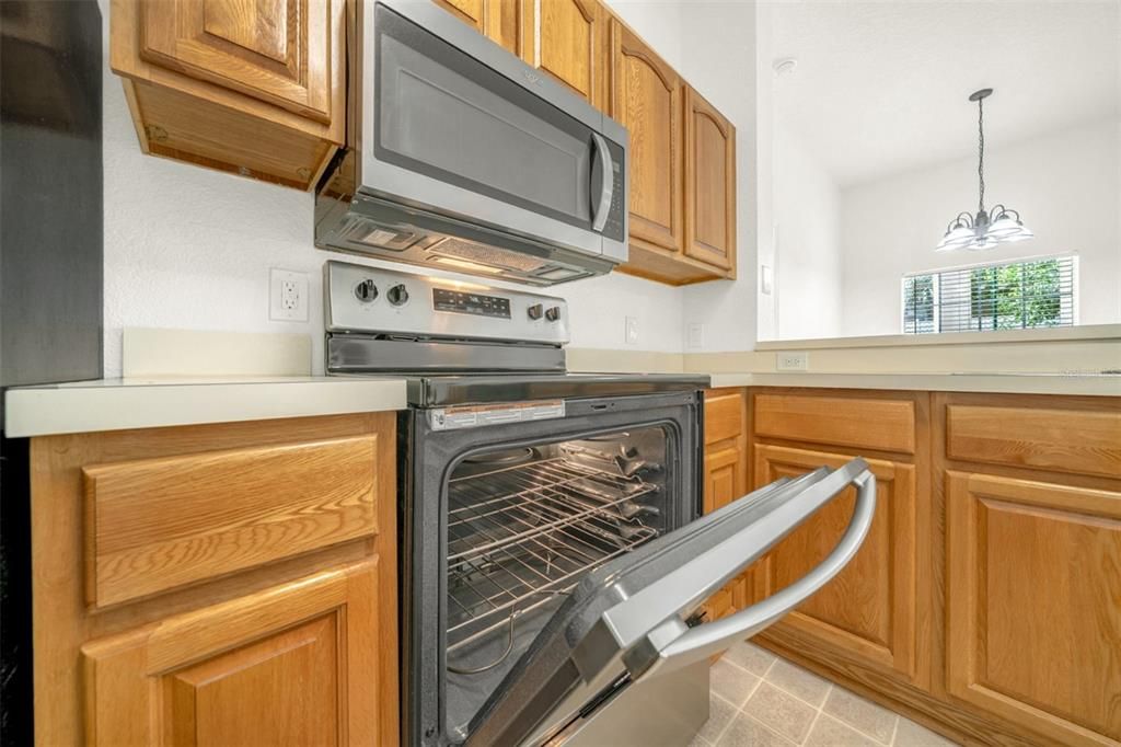 For Sale: $150,000 (2 beds, 2 baths, 1034 Square Feet)