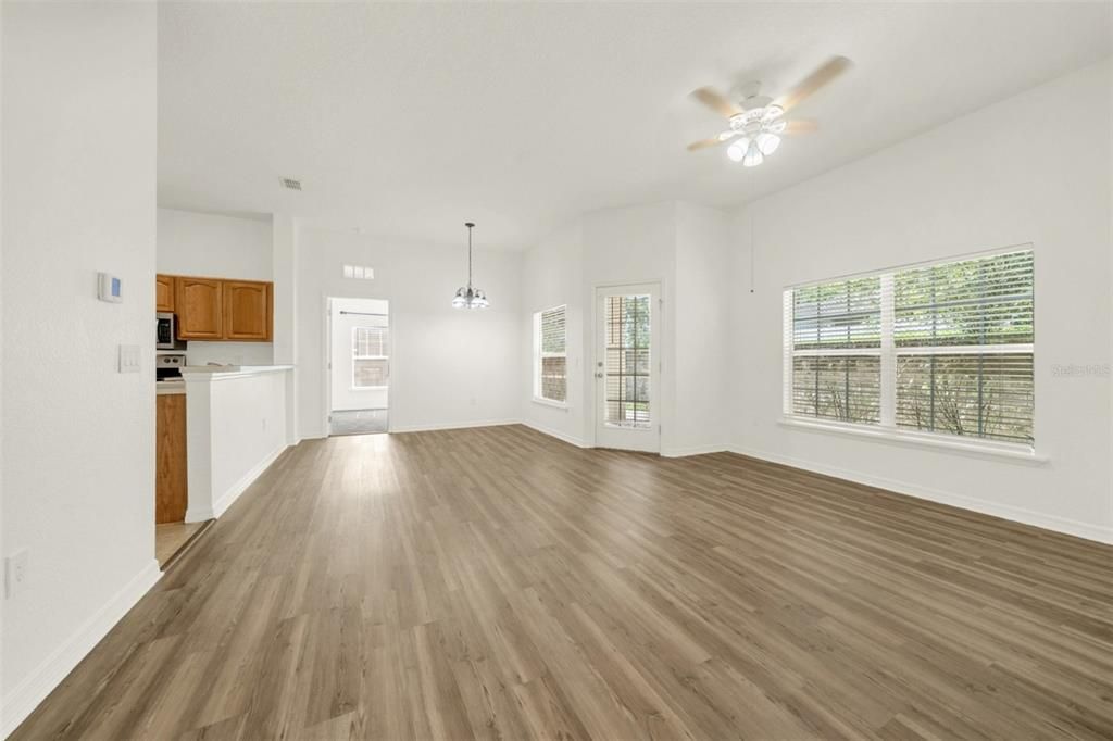 For Sale: $150,000 (2 beds, 2 baths, 1034 Square Feet)