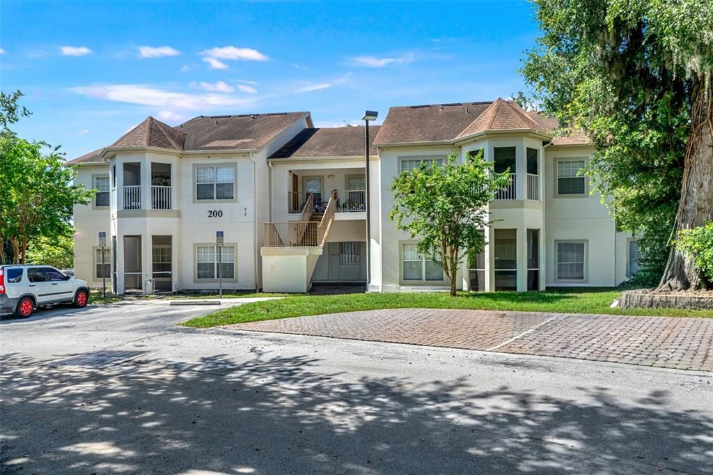 For Sale: $150,000 (2 beds, 2 baths, 1034 Square Feet)