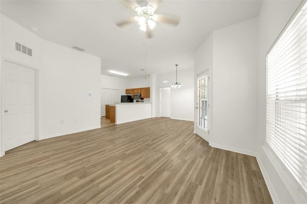 For Sale: $150,000 (2 beds, 2 baths, 1034 Square Feet)