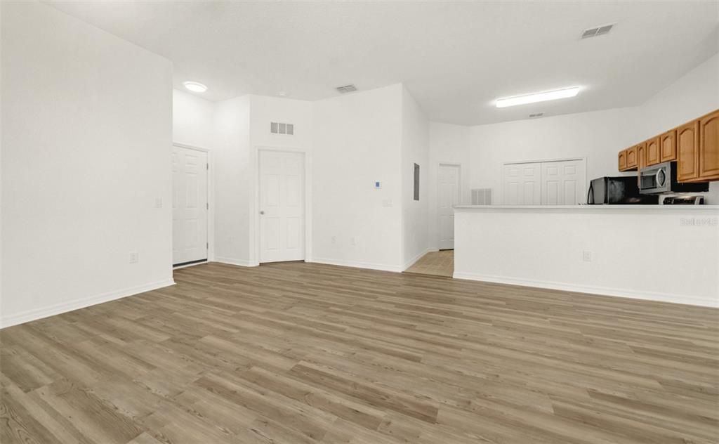 For Sale: $150,000 (2 beds, 2 baths, 1034 Square Feet)