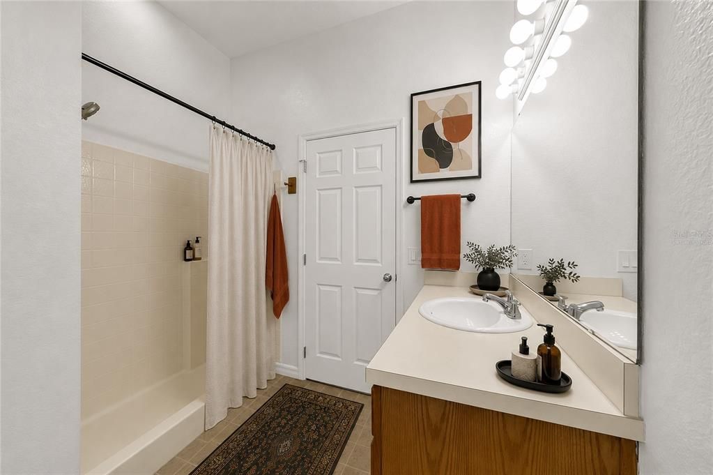For Sale: $150,000 (2 beds, 2 baths, 1034 Square Feet)