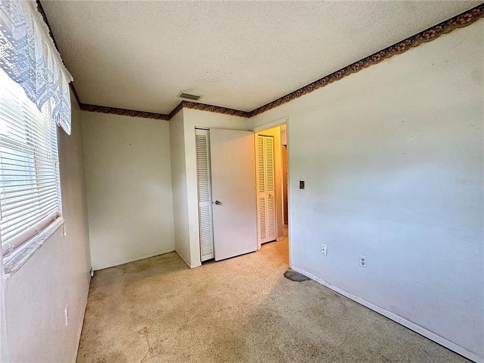For Sale: $215,000 (3 beds, 2 baths, 988 Square Feet)