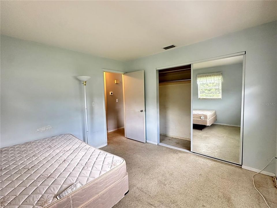 For Sale: $215,000 (3 beds, 2 baths, 988 Square Feet)