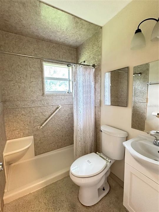 For Sale: $215,000 (3 beds, 2 baths, 988 Square Feet)