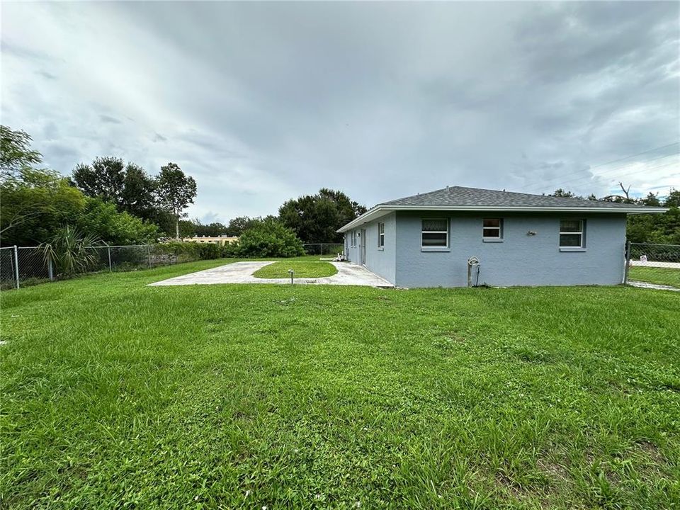 For Sale: $215,000 (3 beds, 2 baths, 988 Square Feet)