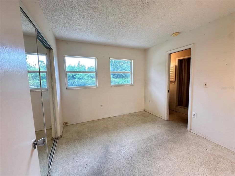 For Sale: $215,000 (3 beds, 2 baths, 988 Square Feet)