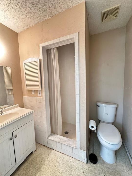 For Sale: $215,000 (3 beds, 2 baths, 988 Square Feet)