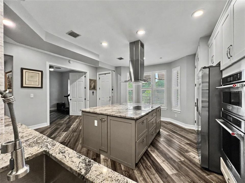 Active With Contract: $750,000 (3 beds, 2 baths, 1943 Square Feet)