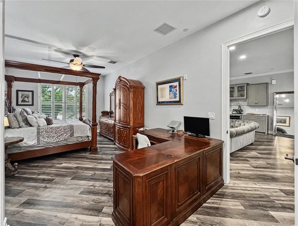 Active With Contract: $750,000 (3 beds, 2 baths, 1943 Square Feet)