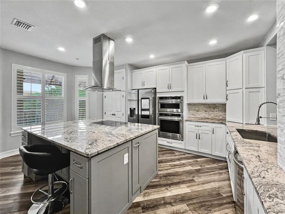 Active With Contract: $750,000 (3 beds, 2 baths, 1943 Square Feet)