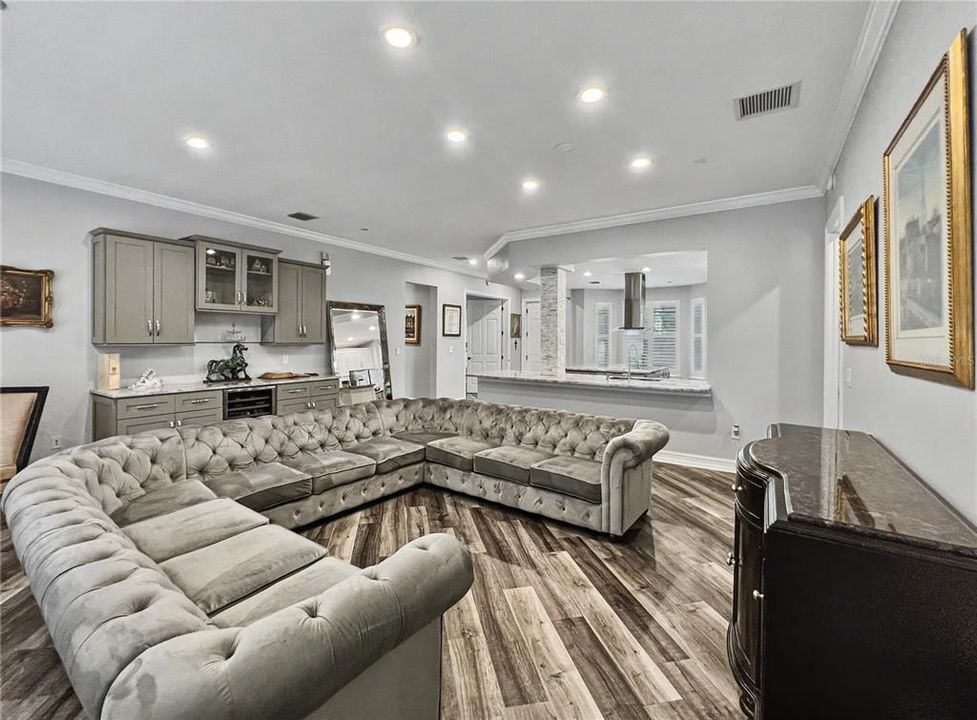 Active With Contract: $750,000 (3 beds, 2 baths, 1943 Square Feet)