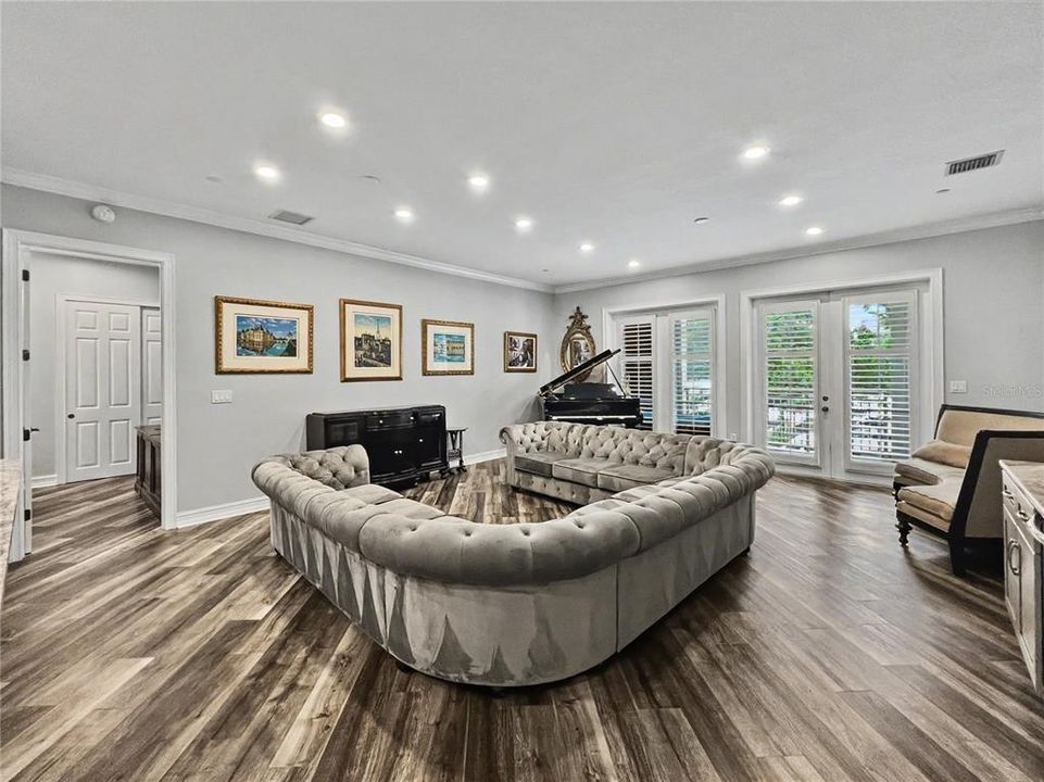 Active With Contract: $750,000 (3 beds, 2 baths, 1943 Square Feet)