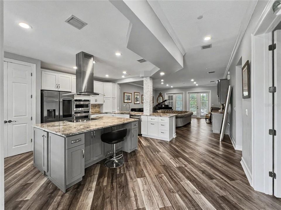 Active With Contract: $750,000 (3 beds, 2 baths, 1943 Square Feet)