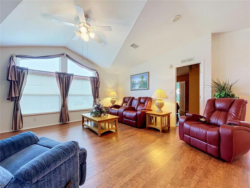 Activo con contrato: $200,000 (3 camas, 2 baños, 1512 Pies cuadrados)