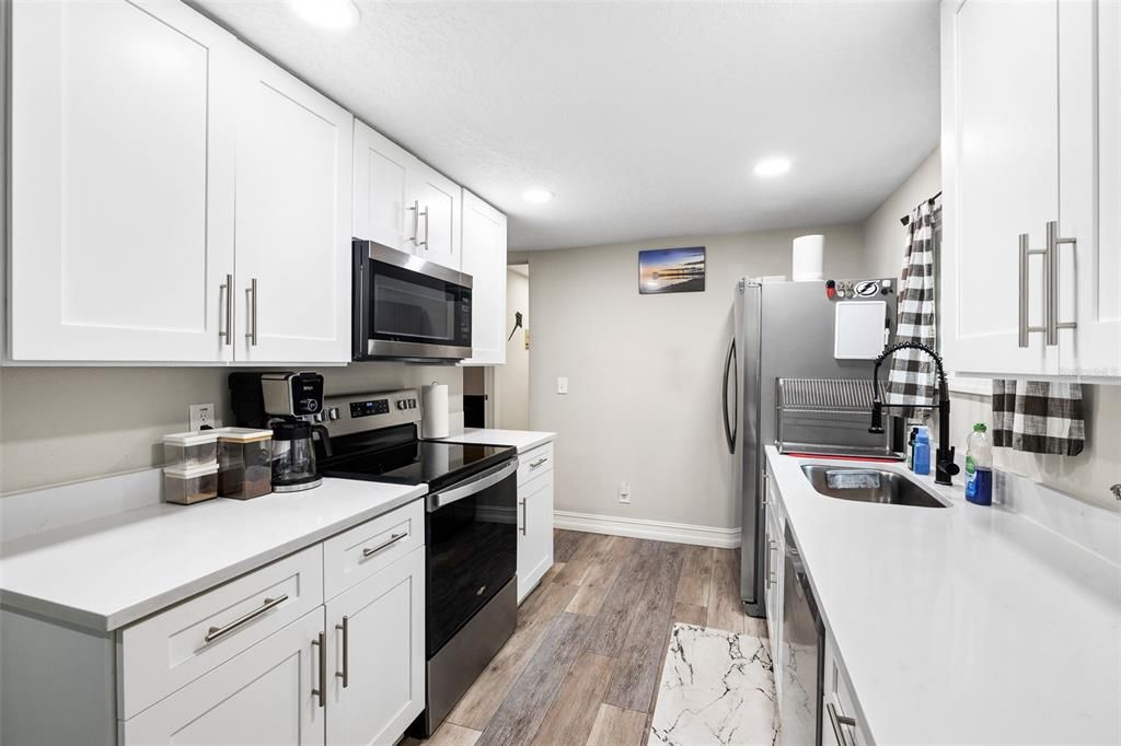 Active With Contract: $380,000 (3 beds, 2 baths, 1284 Square Feet)
