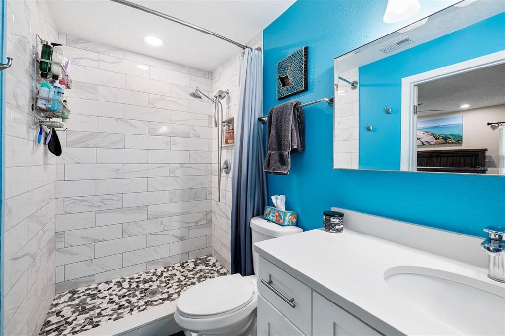 Active With Contract: $380,000 (3 beds, 2 baths, 1284 Square Feet)