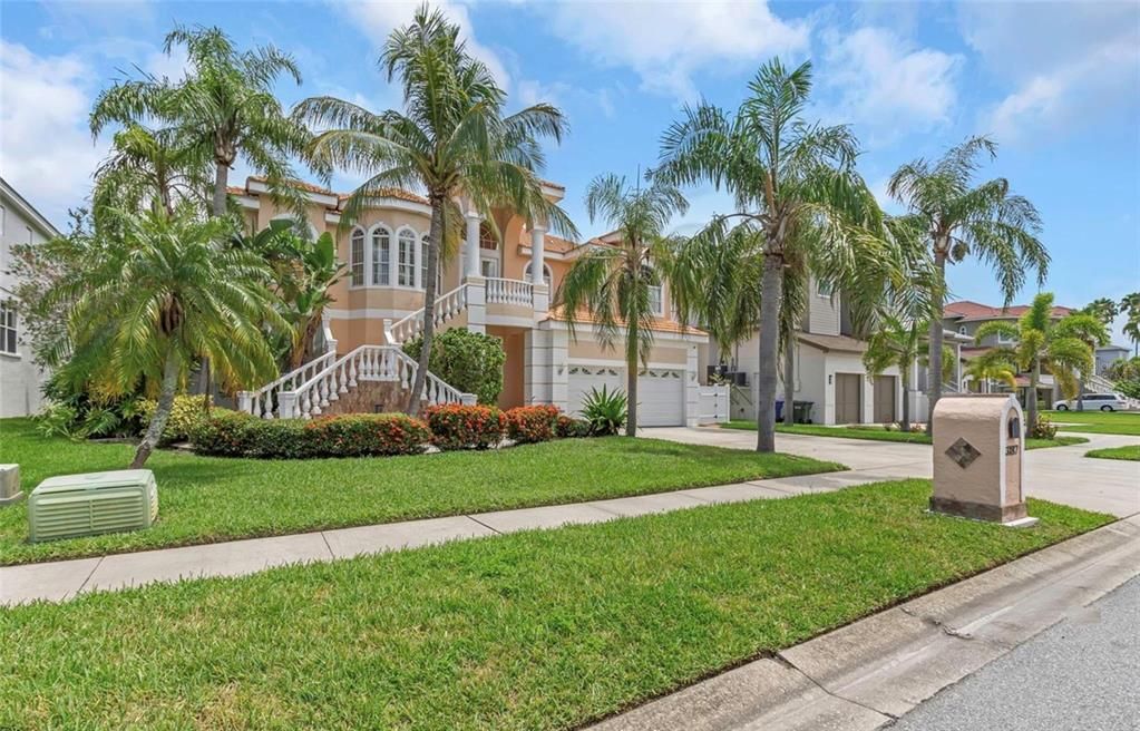 На продажу: $1,549,000 (5 спален, 3 ванн, 4134 Квадратных фут)