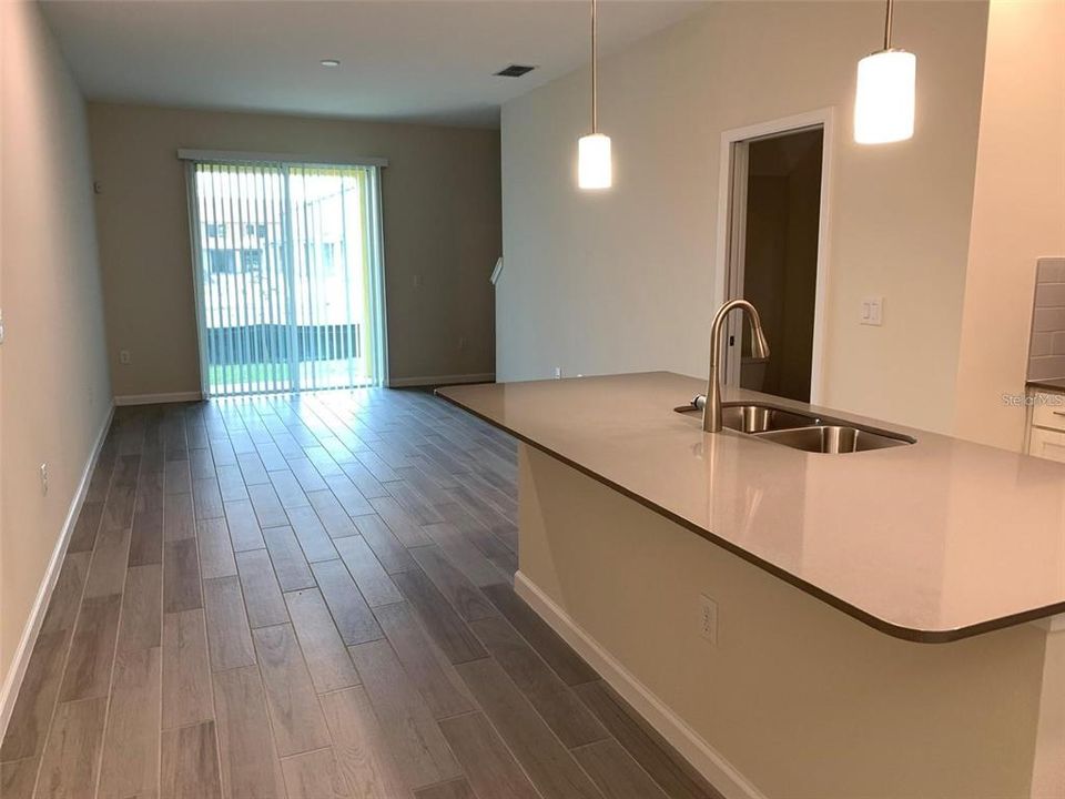 En Venta: $300,000 (3 camas, 2 baños, 1296 Pies cuadrados)