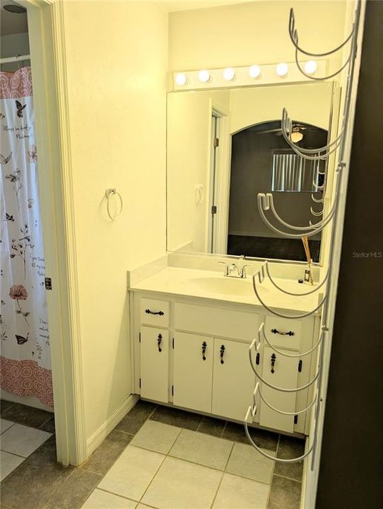 На продажу: $225,000 (3 спален, 2 ванн, 1344 Квадратных фут)