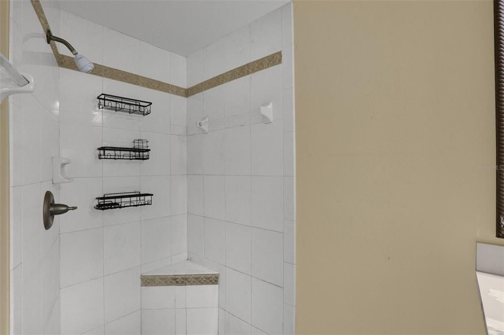 На продажу: $399,995 (3 спален, 2 ванн, 1648 Квадратных фут)