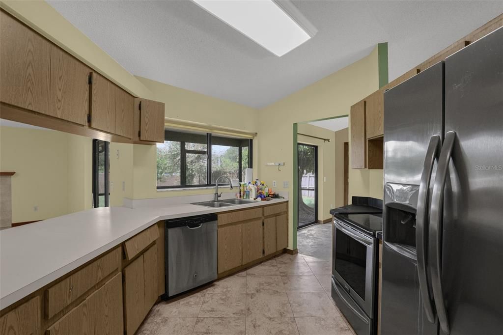 На продажу: $399,995 (3 спален, 2 ванн, 1648 Квадратных фут)