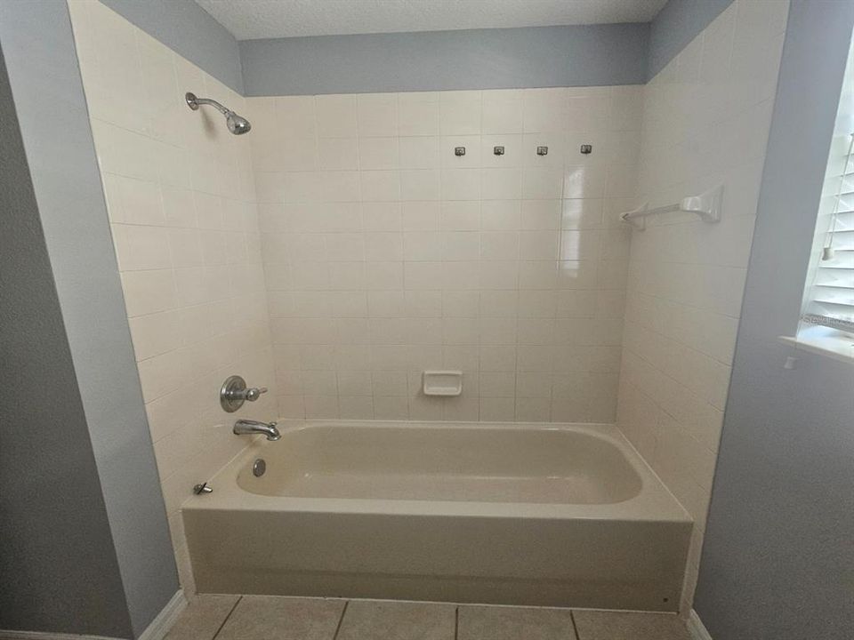 На продажу: $379,900 (4 спален, 2 ванн, 1816 Квадратных фут)