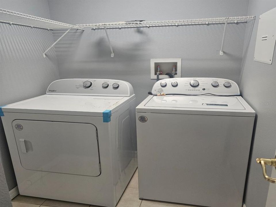 На продажу: $379,900 (4 спален, 2 ванн, 1816 Квадратных фут)