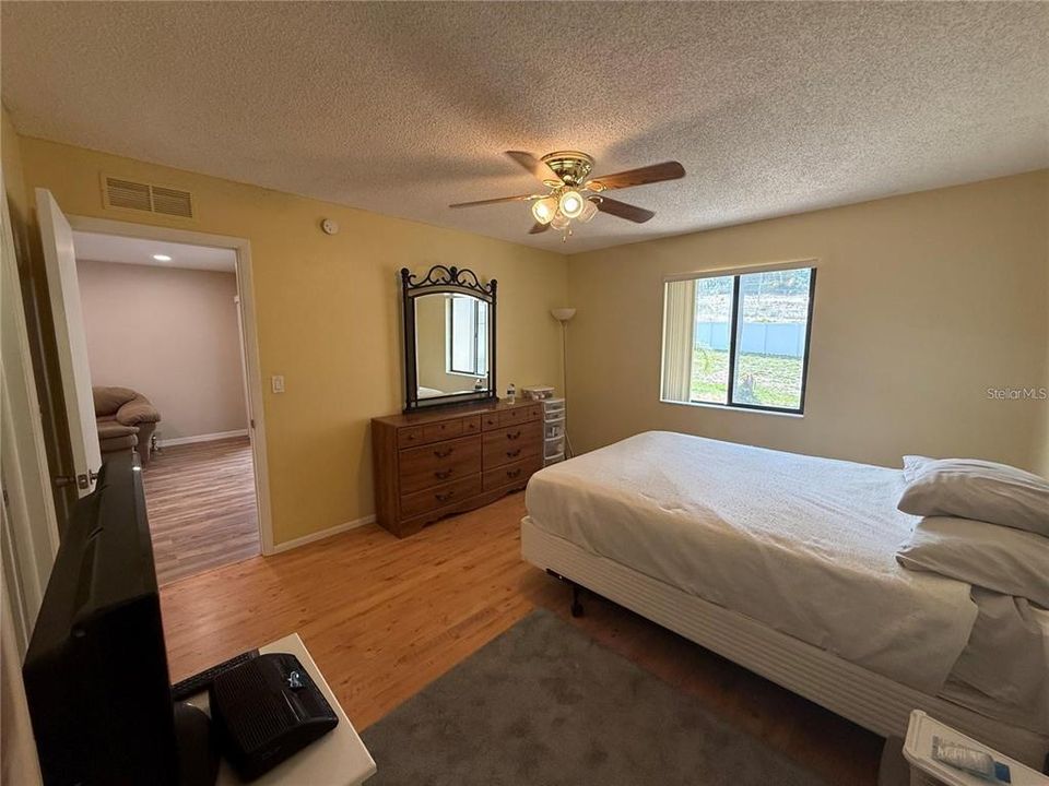 В аренду: $1,799 (2 спален, 2 ванн, 1030 Квадратных фут)