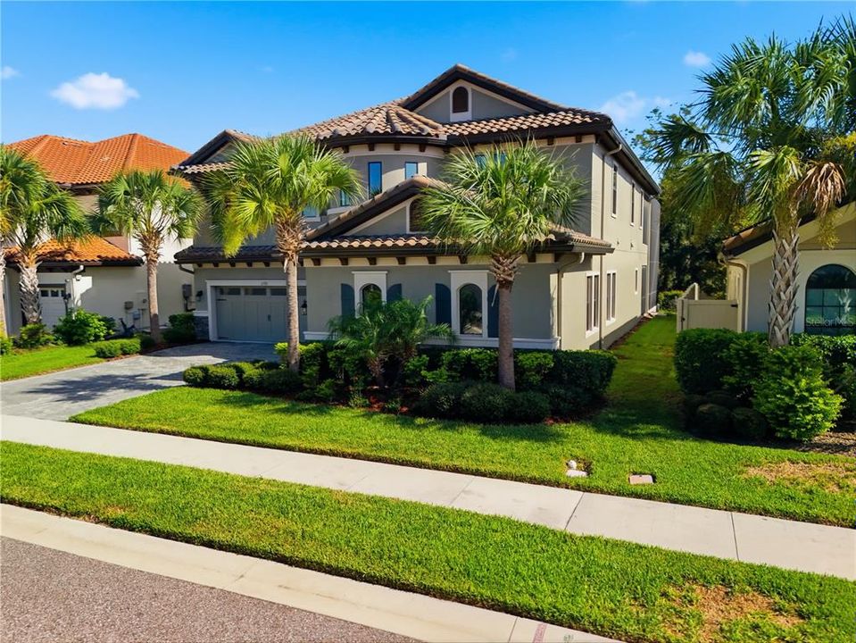 For Sale: $1,059,000 (5 beds, 4 baths, 4218 Square Feet)