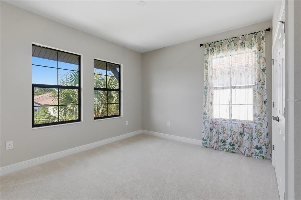For Sale: $1,059,000 (5 beds, 4 baths, 4218 Square Feet)