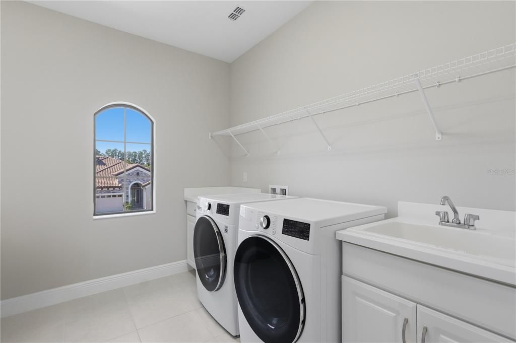 For Sale: $1,059,000 (5 beds, 4 baths, 4218 Square Feet)