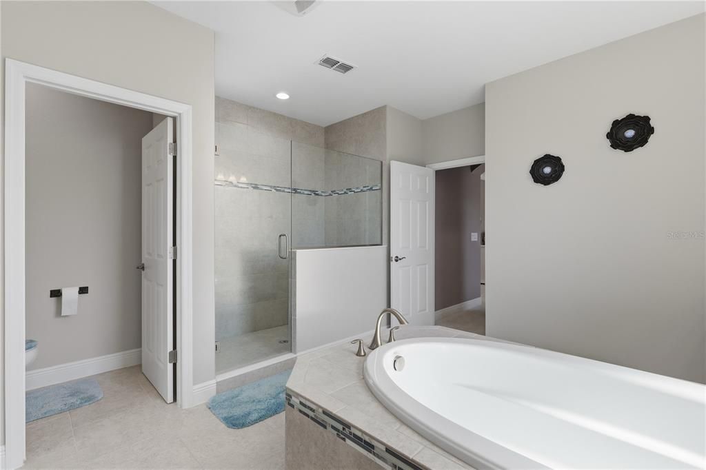 For Sale: $1,059,000 (5 beds, 4 baths, 4218 Square Feet)