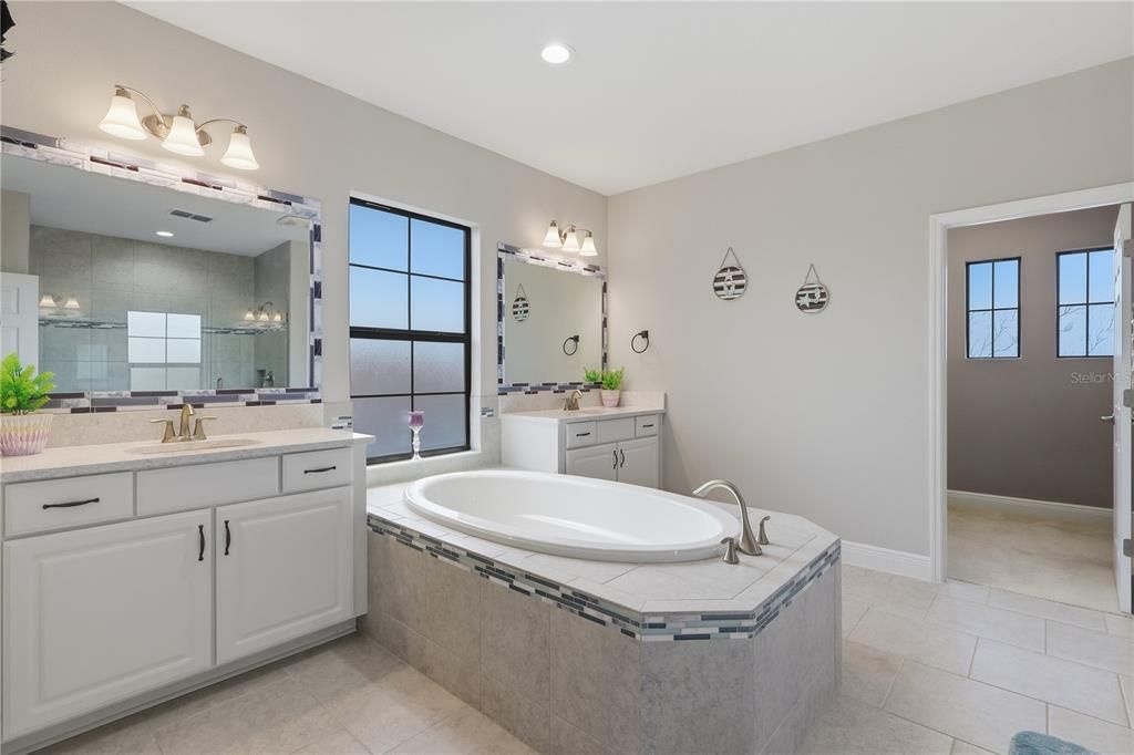 For Sale: $1,059,000 (5 beds, 4 baths, 4218 Square Feet)