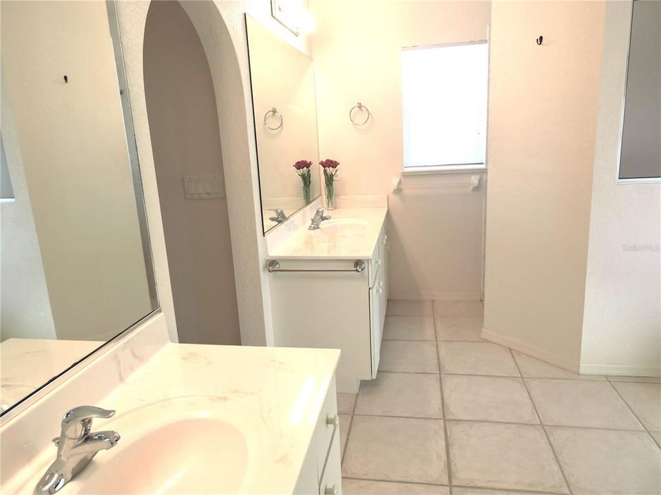 For Sale: $389,500 (3 beds, 2 baths, 2515 Square Feet)