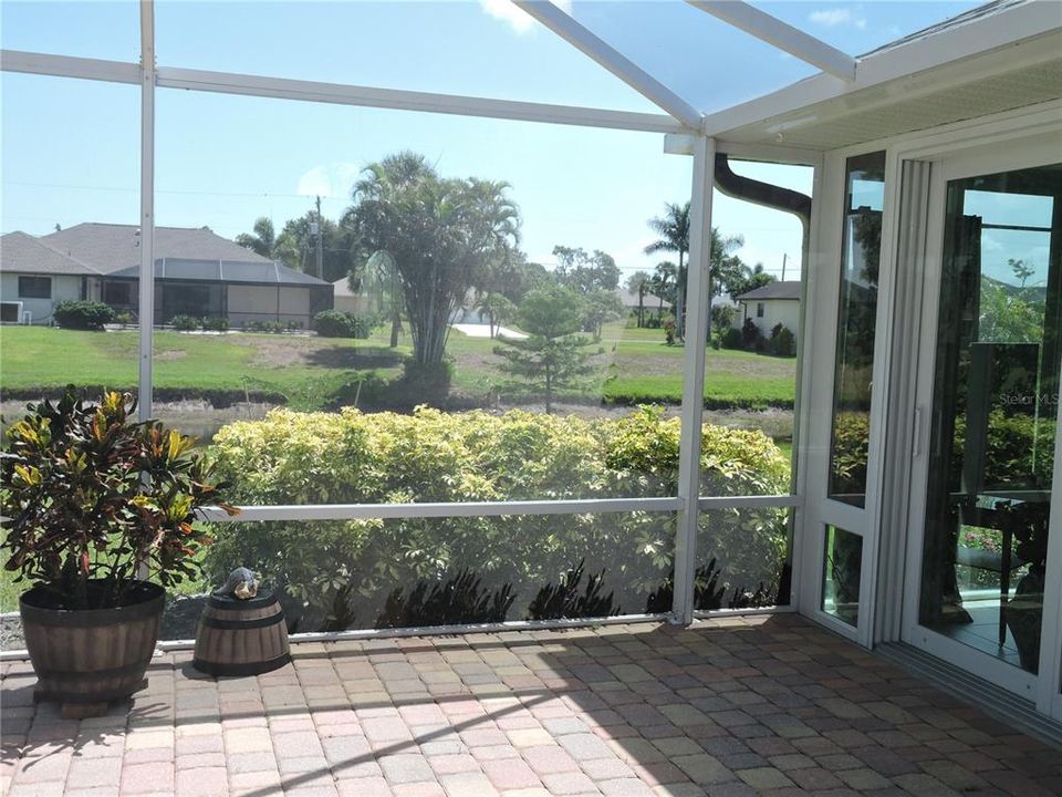 For Sale: $389,500 (3 beds, 2 baths, 2515 Square Feet)