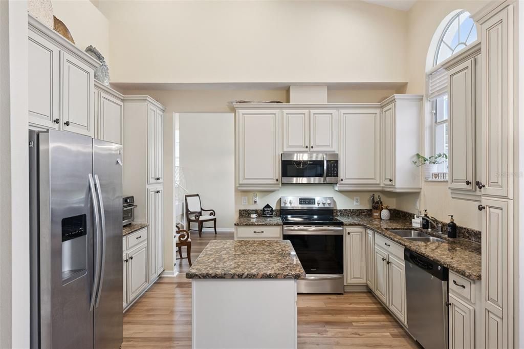 En Venta: $849,900 (4 camas, 3 baños, 2816 Pies cuadrados)